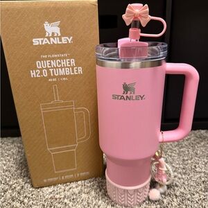Stanley Sizzling Pink Quencher H2.0 Tumbler 40 oz w/ accesories
